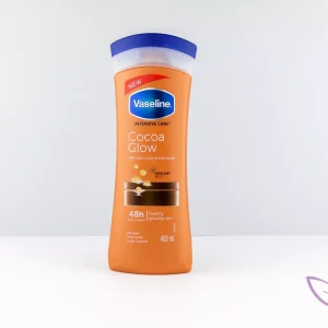 لوسیون بدن وازلین کاکائو Intensive Care Cocoa Glow – مرطوب‌کننده و تغذیه‌کننده پوست با عصاره کاکائو برای ایجاد درخشندگی طبیعی.